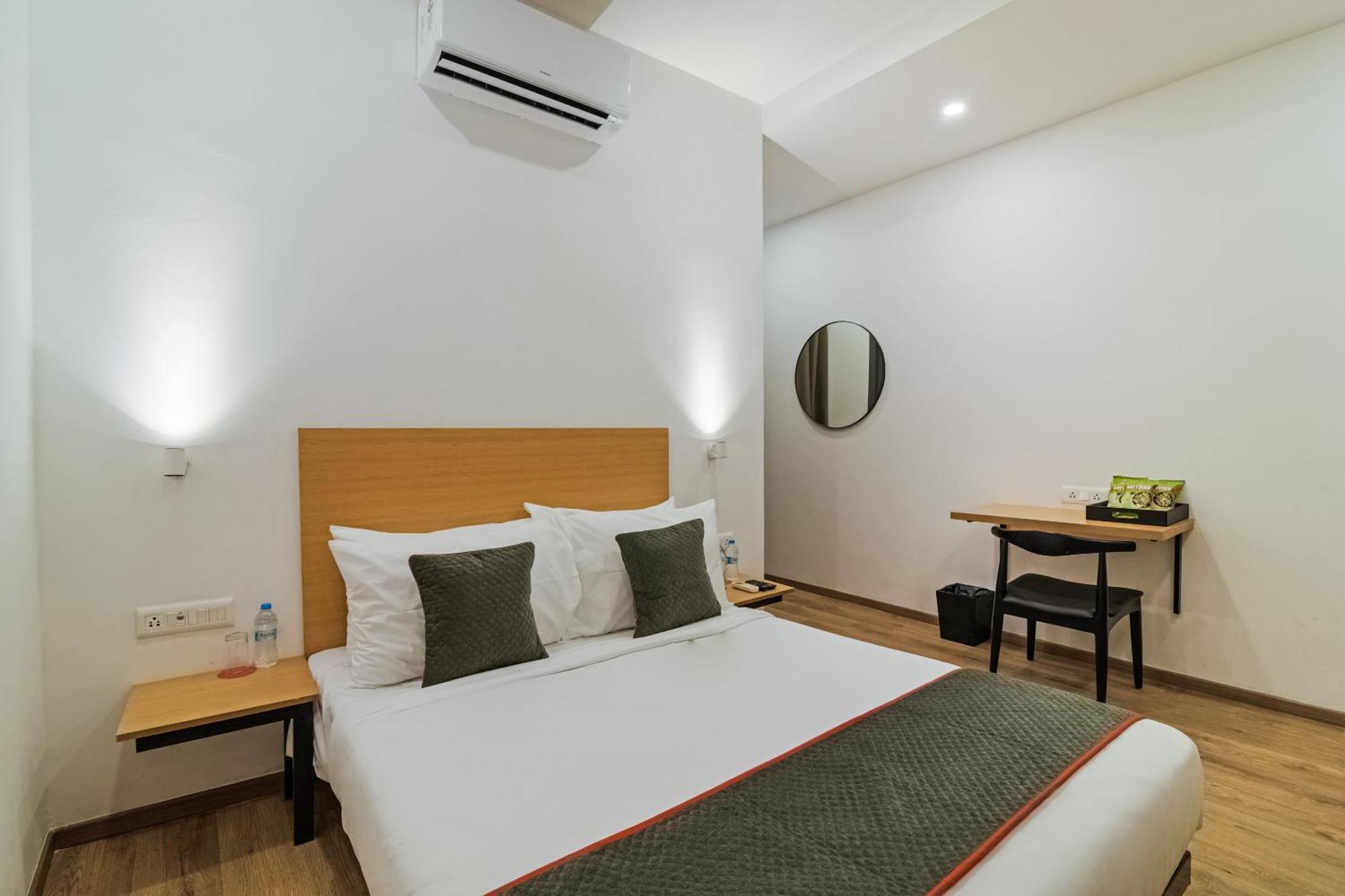 Super Townhouse Xotel Chennai Exterior photo