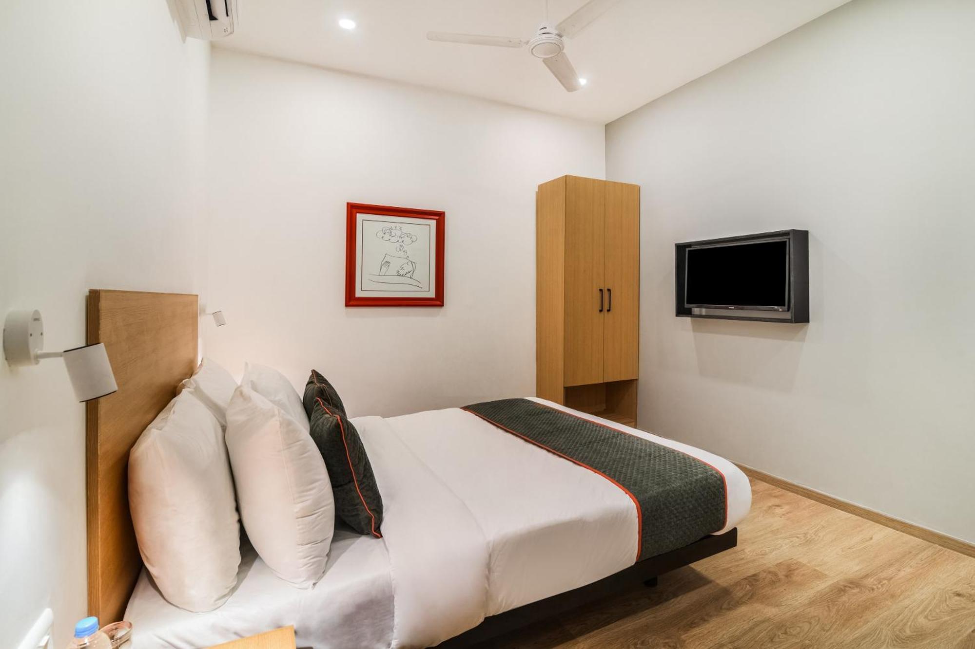 Super Townhouse Xotel Chennai Exterior photo